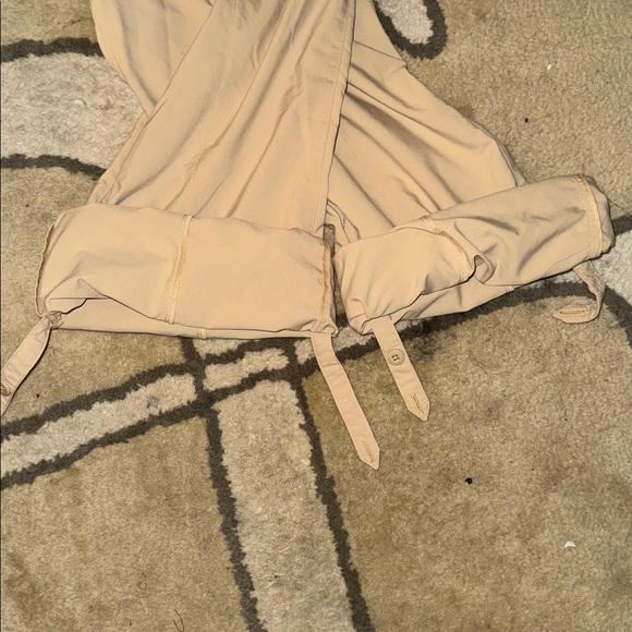 NEVER WORN!Patagonia Women’s size12 Khaki - Picture 4 of 5